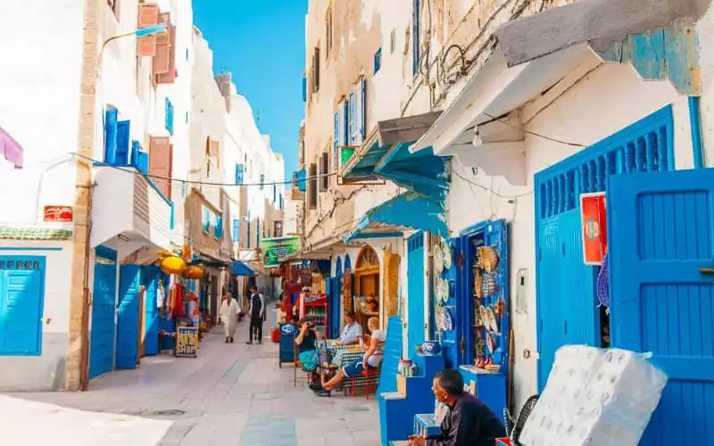 Les ruelles étroites de la ville d'Essaouira Maroc